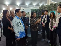 Easter Jet Mendarat Mulus, Turis Korsel Dijemput Wagub Victor Mailangkay