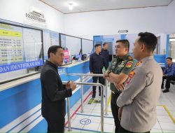 Taati Aturan, Kapolres Dampingi Walikota dan Dandim Bolmong Urus Surat Izin Mengemudi