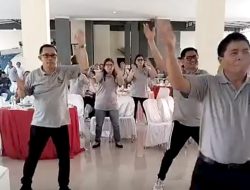 Rektor dan Bupati Minut Ikut Senam Zumba di Pembukaan Dies Natalis ke – 65 FEB Unsrat