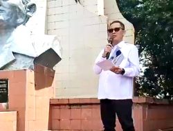 Prof Berty Sompie Ziarah ke Makam Mantan Rektor Unsrat