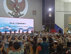 Di Samping Istri, Gubernur Sulut Pimpin “Hallelujah” pada Natal Pemprov Sulut