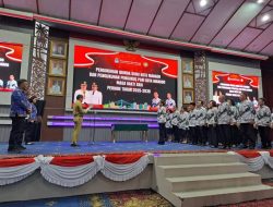 Andrei Angouw Kukuhkan Ibunda Guru dan Pengurus PGRI Manado