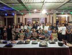 Rukun Keluarga Laleno-Ratuela Rayakan Natal Bersama 