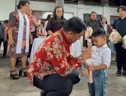 Yulius Selvanus Hangatkan Hati Anak Sekolah Minggu GMIM Eben Haezer