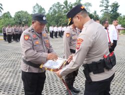 Enam Personel Berprestasi Terima Penghargaan dari Kapolres Mitra