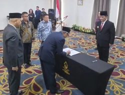 Gubernur Yulius Selvanus Lantik Dua Pejabat Pemprov Sulut di Kotamobagu