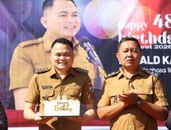 Momen Hangat di Usia ke-48, Bupati Ronald Kandoli Terima Kejutan dari Jajaran Pemkab dan Forkopimda