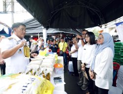 Pastikan Distribusi Aman, Gubernur Yulius Tinjau Pelaksaaan Gerakan Pangan Murah di Kabupaten-Kota