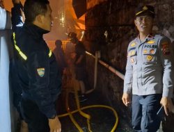 Gerak Cepat Polsek Singkil Tangani Kebakaran di Singkil Dua