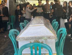 Kapolsek Malalayang, AKP Jusman Mori Pimpin Upacara Pemakaman Almarhum Bripda Nicolaas Gorung