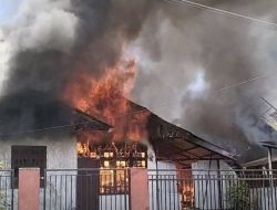 Tiga Mobil Damkar Diterjunkan, Wabup Mitra Tinjau Kebakaran di Tombatu Utara