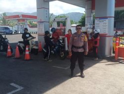 Pastikan Penyaluran Tepat Sasaran, Bhabinkamtibmas Polsek Pineleng Lakukan Pengawasan Distribusi BBM di SPBU Tateli