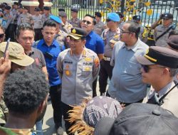 Berjalan Kondusif, Kapolresta Manado Pimpin Pengamanan Humanis Aksi Mahasiswa Papua di Mapolda Sulut