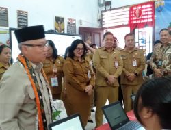 Wamendikdasmen Atip Latipulhayat Tinjau TKA SD di Manado, Pastikan Ujian Berjalan Lancar