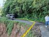 Kapolsek Tompasobaru Turun Langsung, Jalan Longsor Dipasangi Garis Polisi
