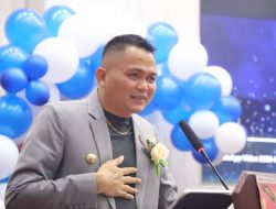 Bupati Ronald Kandoli Beri Motivasi di Penamatan SMA Negeri 1 Ratahan