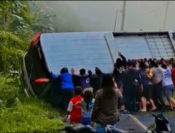 Bus Peserta HAPSA WKI GMIM Paulus Winebetan Terbalik di Ranoyapo Saat Menuju Modoinding