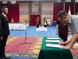 dr Richard Sualang, Lantik 14 Pejabat Administrator , Pengawas dan Fungsional Esselon III