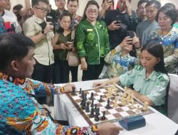 Peserta Kaget dan Bangga Gubernur Datang Sekaligus Bermain Catur Dengan Siswa Peserta Pertandingan