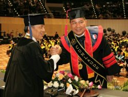 Kapolda Sulut Irjen Pol Roycke Harry Langie Resmi Sandang Gelar Doktor Dengan Predikat Cumlaude