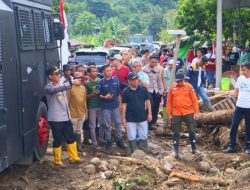 Ratusan Personel Polri Bantu Proses Evakuasi dan Pemulihan Pasca Bencana Bolmong