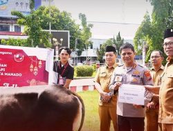 Wali Kota Manado Andrei Angouw dan Wakil Walikota Richard Sualang Serahkan 30 Ekor Hewan Kurban