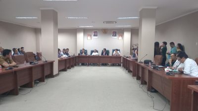 RDP Komisi III DPRD Sulawesi Utara bersama Pemprov Sulut, PT MSM, BPJN dan perwakilan warga. Foto Rudi Loho.