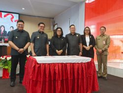 Bupati Dr Joune Ganda, Hadiri Paripurna Tiga Ranperda