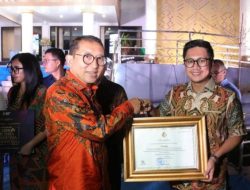 Wakil Walikota Terima Sertifikat Monuntul dari Menteri Fadli Zon