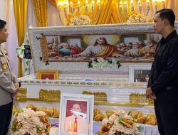 Wujud Solidaritas Keluarga Besar Polri, Kapolresta Manado Melayat ke Rumah Duka Orang Tua Personel Satreskrim