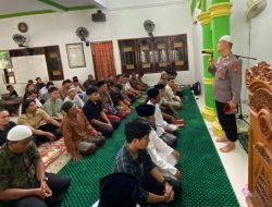 Pererat Diri Dengan Warga, Kapolsek Wenang Gelar Kultum dan Dialog Bersama Jamaah