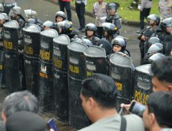 Polda Sulut Tegaskan Penanganan Demo di DPRD Sesuai SOP, Sayangkan Aksi Anarkis yang Warnai Penyampaian Aspirasi