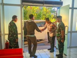 Kapolresta Manado Sambut Kedatangan Wakil Gubernur Lemhanas RI di Bandara Sam Ratulangi
