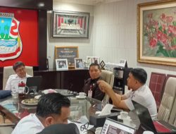 Wali Kota Andrei Angouw Didampingi Sekot Steaven Dandel Gelar Rapat Dengan Camat