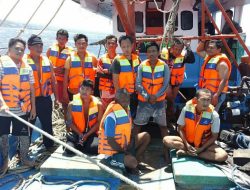 KM Koxinga Tenggelam di Perairan Kema, Ditpolairud Polda Sulut Lakukan Penyelamatan