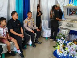 Kapolsek Pineleng Sambangi Rumah Duka Personel Polres Tomohon, Berikan Dukungan Moril Kepada Keluarga