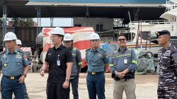 Dankodaeral VIII Laksda TNI Dery Triesananto Suhendi, S.E., M.Tr.Opsla., meninjau proses refurbishment KRI Pandrong-801 di Galangan PT Palindo Marine, Batam, Minggu (26/7/2026).