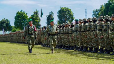 Panglima Kodam XIII/Merdeka Mayjen TNI Mirza Agus, S.I.P., memimpin upacara penutupan Pendidikan dan Pelatihan Sarjana Penggerak Pembangunan Indonesia (SPPI) Koperasi Desa/Kelurahan Merah Putih (KDKMP) dan Kampung Nelayan Merah Putih (KNMP) Tahun 2026.(ist)