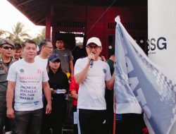 Bupati Minut Joune Ganda Jalan Sehat Bersama Warga