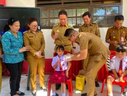 Tinjau Imunisasi BIAS di SD Negeri 2 Amurang, Bupati FDW Dorong Perlindungan Kesehatan Anak Sejak Dini