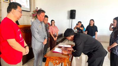 Penandatanganan Surat Pernyataan Tanggung Jawab Mutlak (SPTJM) bagi para penerima bantuan tersebut dihadiri Bupati Minahasa Selatan Franky Donny Wongkar, S.H. (ist)