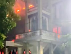 Gereja GMIM Imanuel Kawangkoan Bawah Dilalap Api, Penyebab Kebakaran Masih Diselidiki