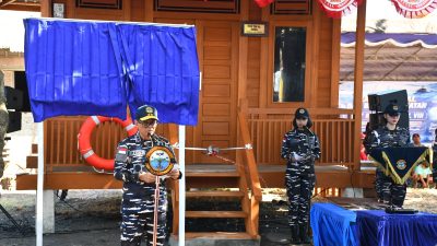 Komandan Kodaeral VIII Laksda TNI Dery Triesananto Suhendi, S.E., M.Tr.Opsla., meresmian Pos TNI Angkatan Laut (Pos TNI AL) Kema di Pantai Firdaus, Desa Kema 2, Kecamatan Kema, Kabupaten Minahasa Utara, Rabu (5/8/2026).