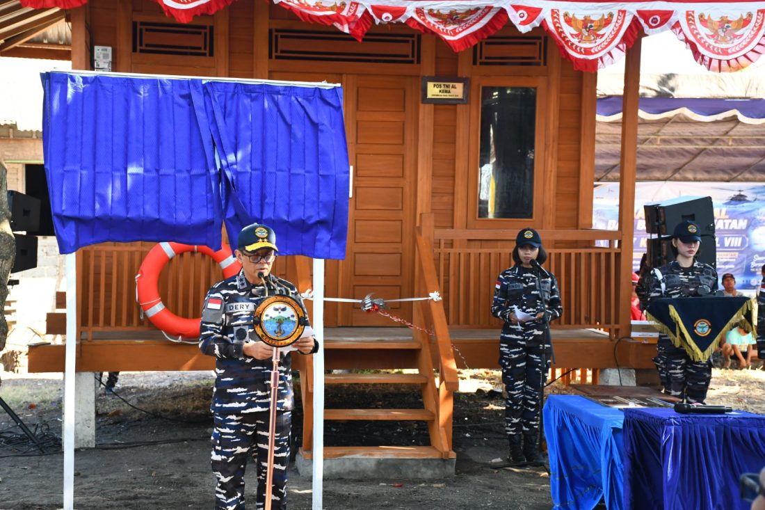 Komandan Kodaeral VIII Laksda TNI Dery Triesananto Suhendi, S.E., M.Tr.Opsla., meresmian Pos TNI Angkatan Laut (Pos TNI AL) Kema di Pantai Firdaus, Desa Kema 2, Kecamatan Kema, Kabupaten Minahasa Utara, Rabu (5/8/2026).