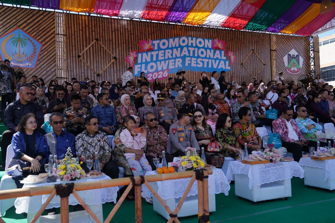Pangdam XIII/Merdeka Mayjen TNI Mirza Agus, S.I.P., menghadiri rangkaian Tomohon International Flower Festival (TIFF) 2026 di Kota Tomohon, Sulawesi Utara, Sabtu (8/8/2026).