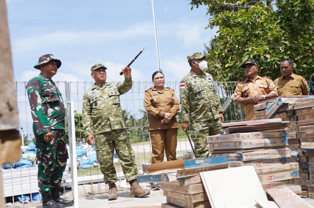 Pangdam XIII/Merdeka Mayjen TNI Mirza Agus meninjau langsung pelaksanaan Karya Bakti Skala Besar Kodam XIII/Merdeka di Pulau Miangas, Kabupaten Kepulauan Talaud, Sulawesi Utara, Rabu (12/8/2026).