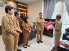 Wabup Theodorus Kawatu Serahkan SK Plt. Camat Kumelembuai kepada Alldy Tumanduk