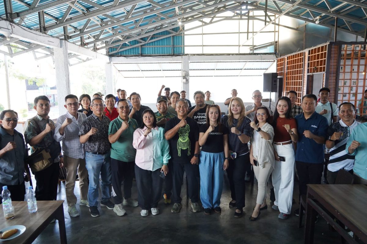 Pangdam XIII/Merdeka Mayjen TNI Mirza Agus, S.I.P., menggelar Coffee Morning bersama pimpinan media dan awak media di kawasan Megamas, Kota Manado, Senin (1/9/2026).