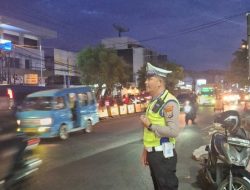 Polsek Malalayang Kawal Arus Sore, Lalu Lintas Wolter Monginsidi Tetap Lancar