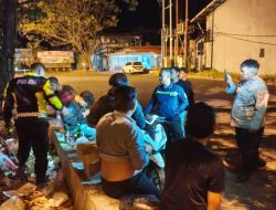 Polsek Wenang Laksanakan Patroli Jalan Kaki Dini Hari, Tertibkan Anak Muda Konsumsi Miras